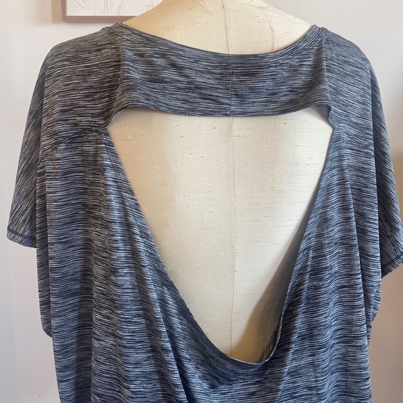 NEW Xersion 4X quick dri top - Picture 8 of 9